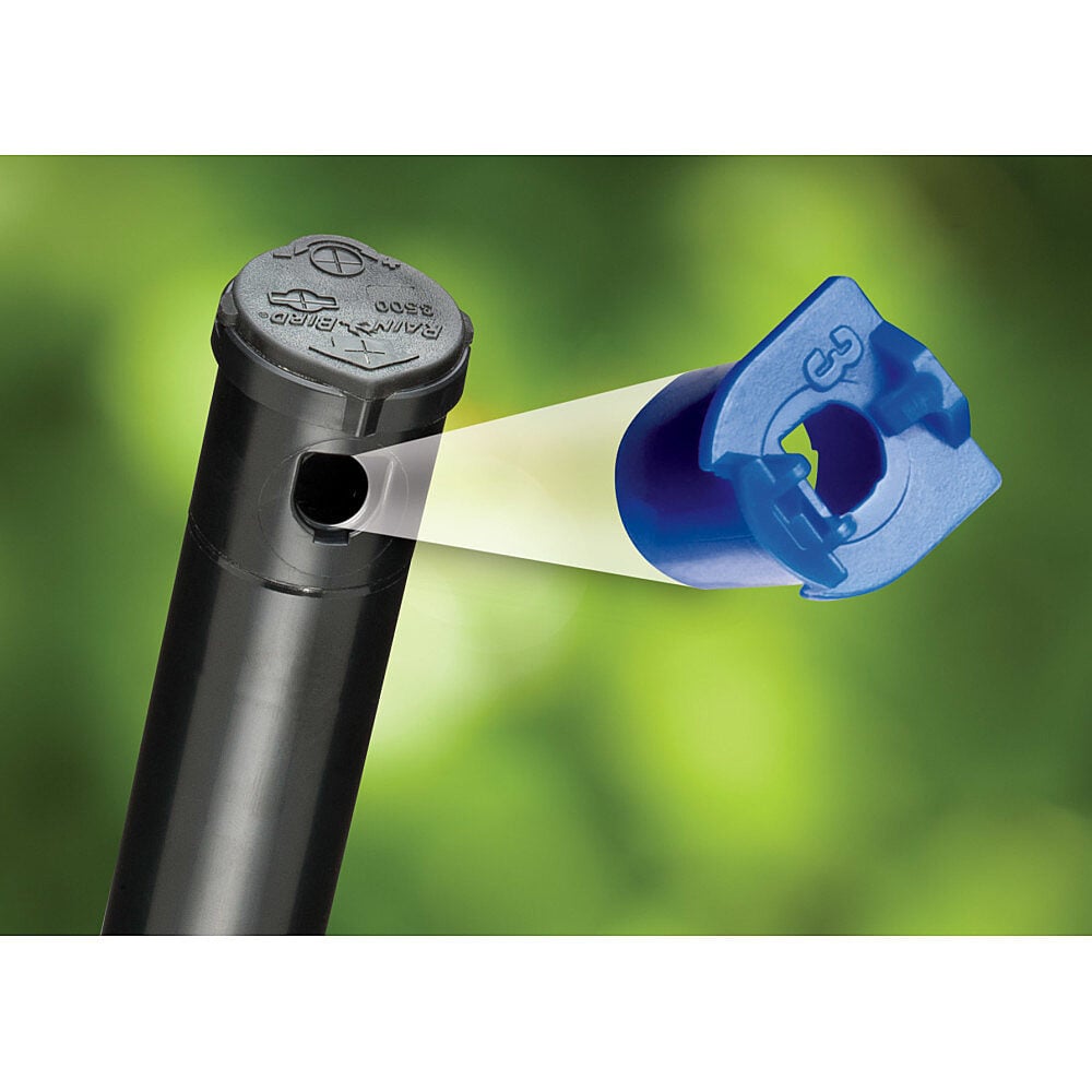Aspersor de rega d ejardim de curto alcance Rain Bird com bico em destaque